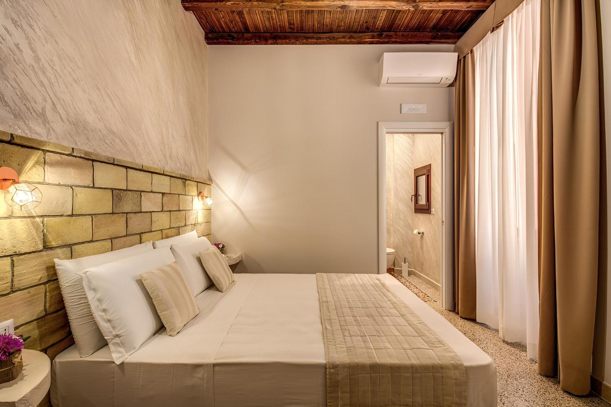 Colosseo Accomodation Room Guest House, Rome